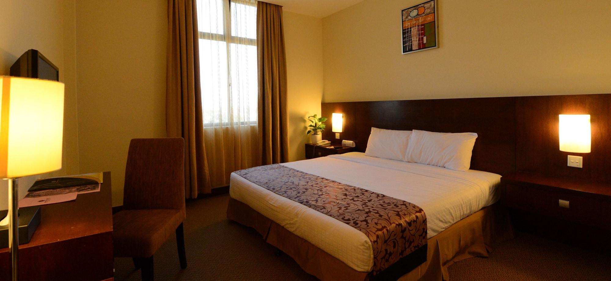 The Grand Puteri Hotel Куала Теренгану Екстериор снимка
