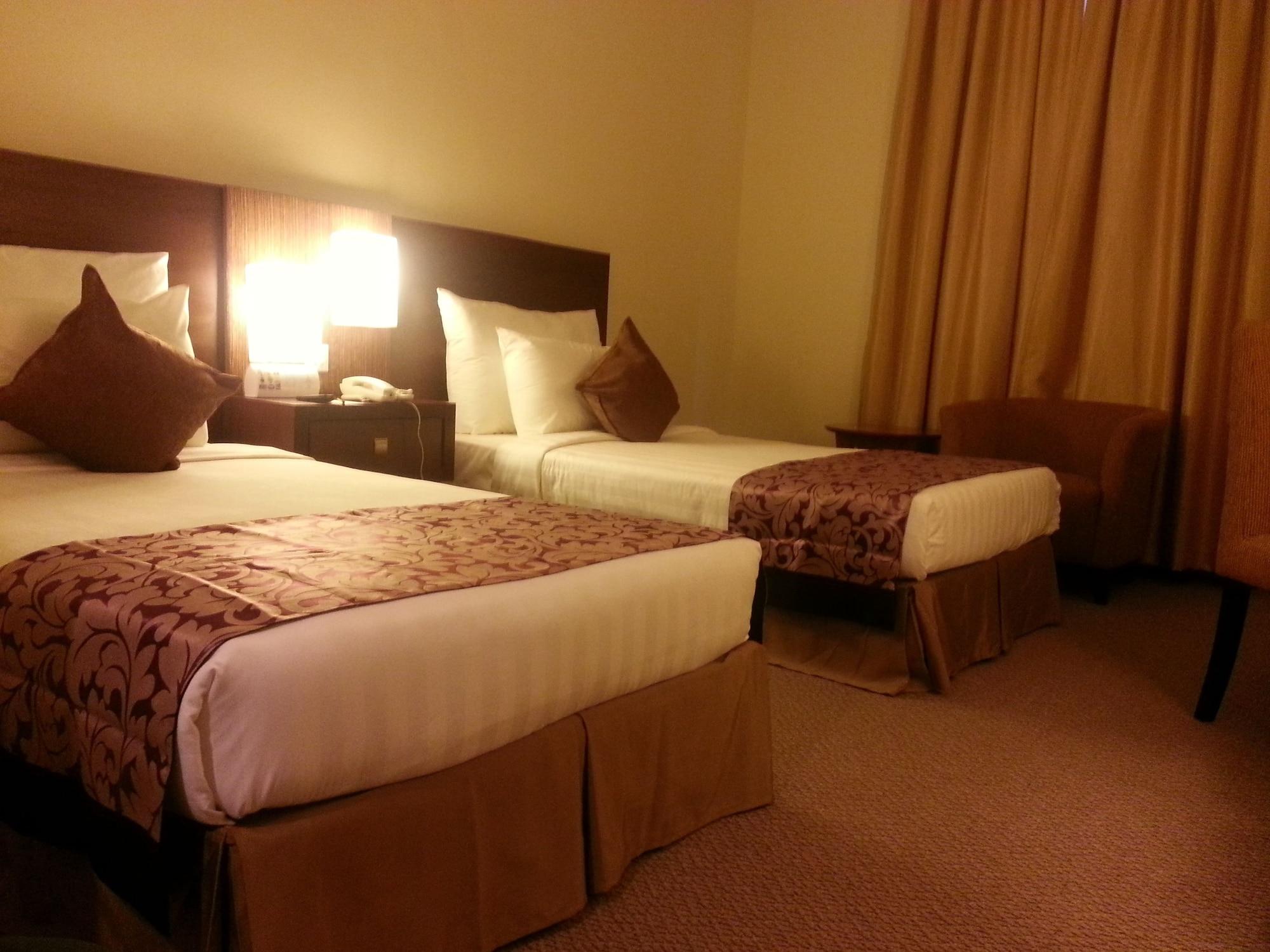 The Grand Puteri Hotel Куала Теренгану Екстериор снимка