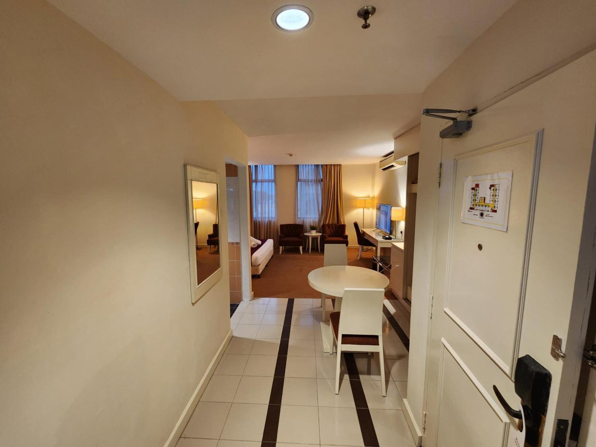 The Grand Puteri Hotel Куала Теренгану Екстериор снимка