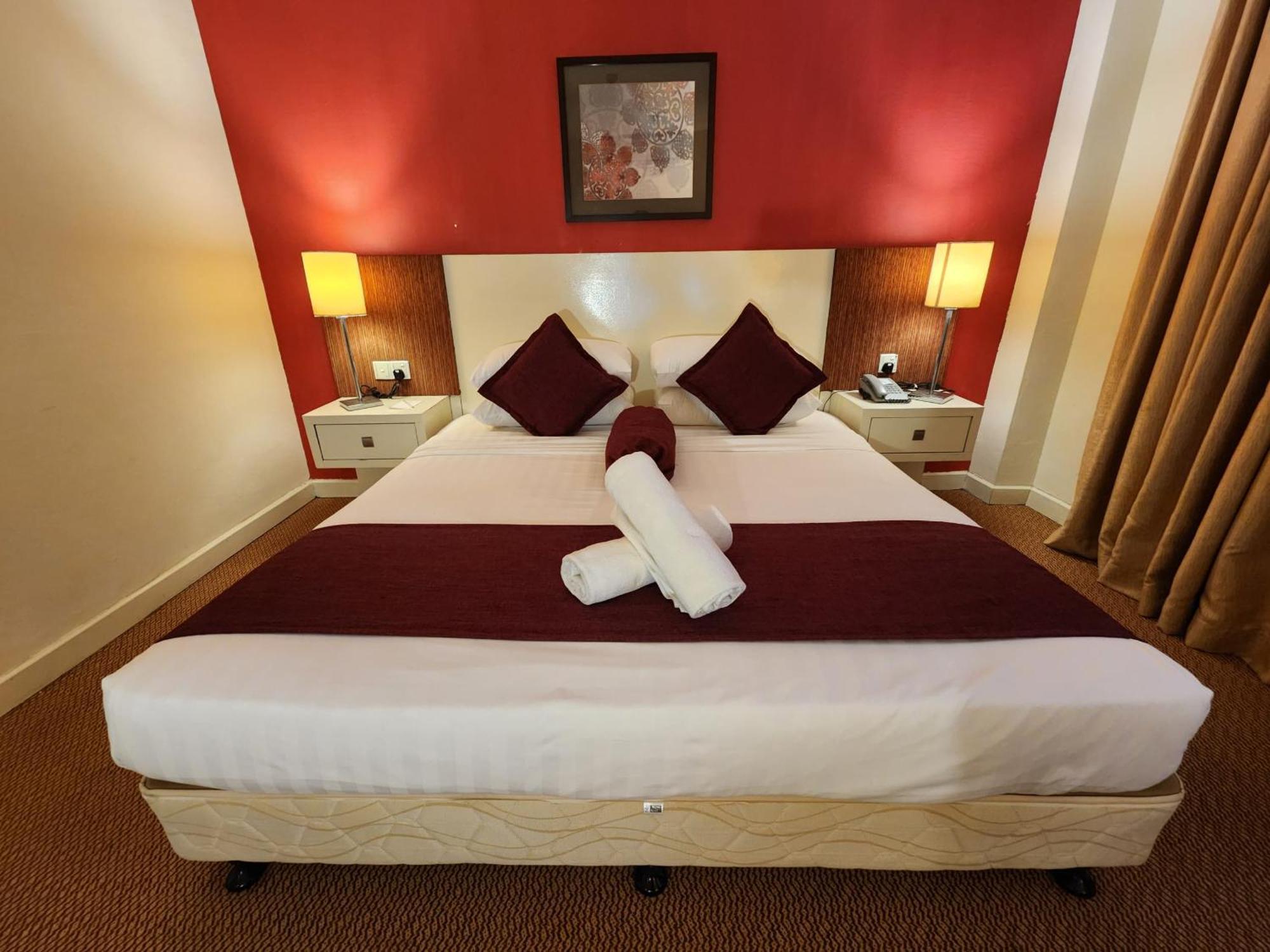 The Grand Puteri Hotel Куала Теренгану Екстериор снимка