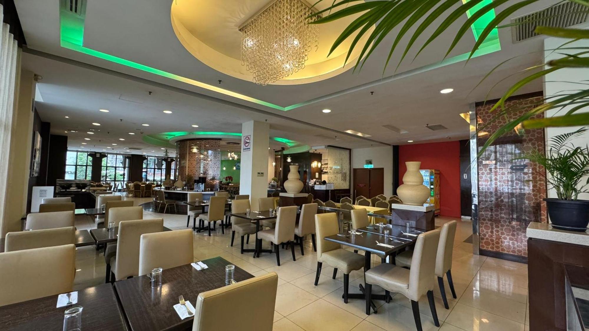 The Grand Puteri Hotel Куала Теренгану Екстериор снимка