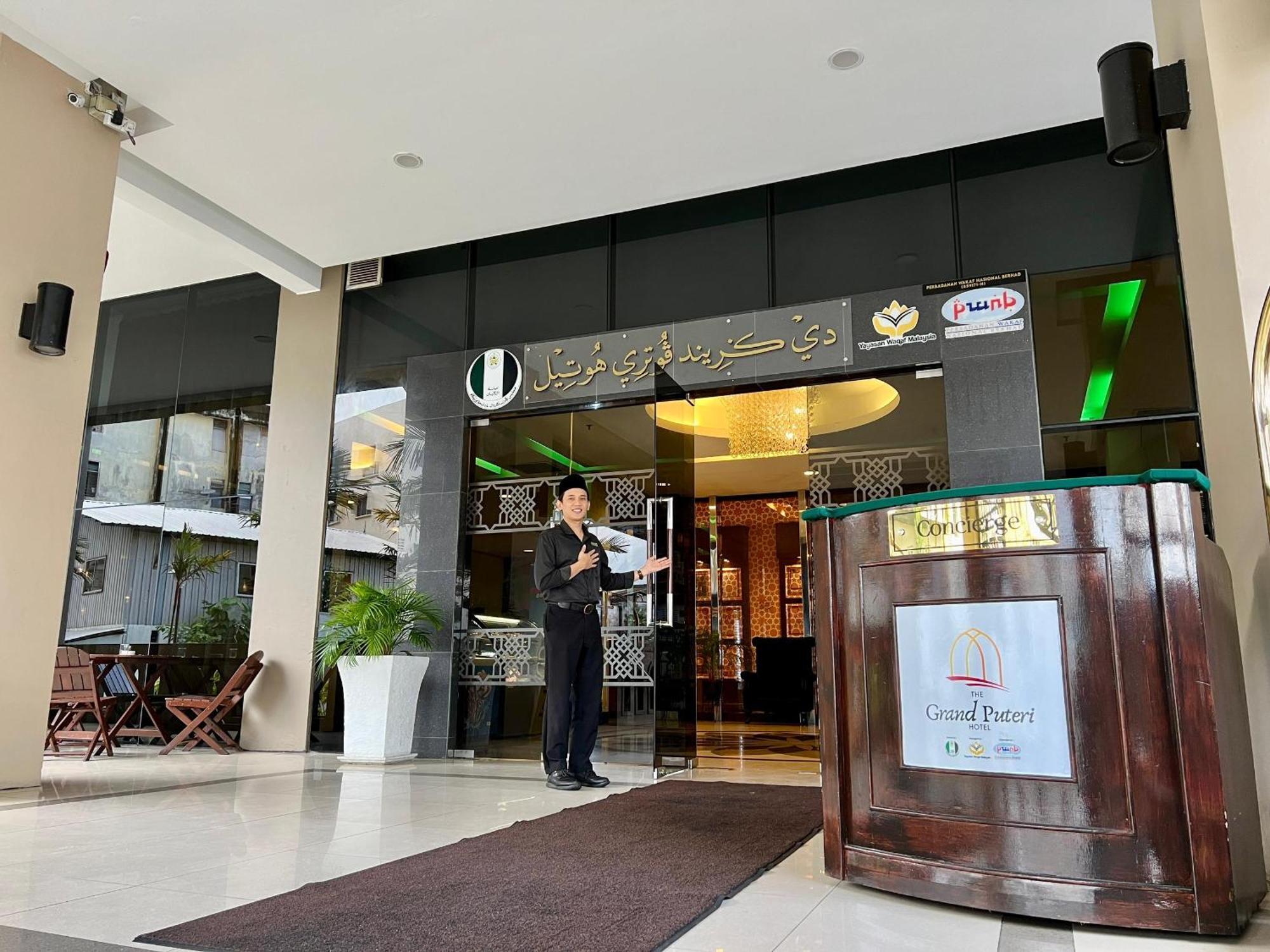 The Grand Puteri Hotel Куала Теренгану Екстериор снимка