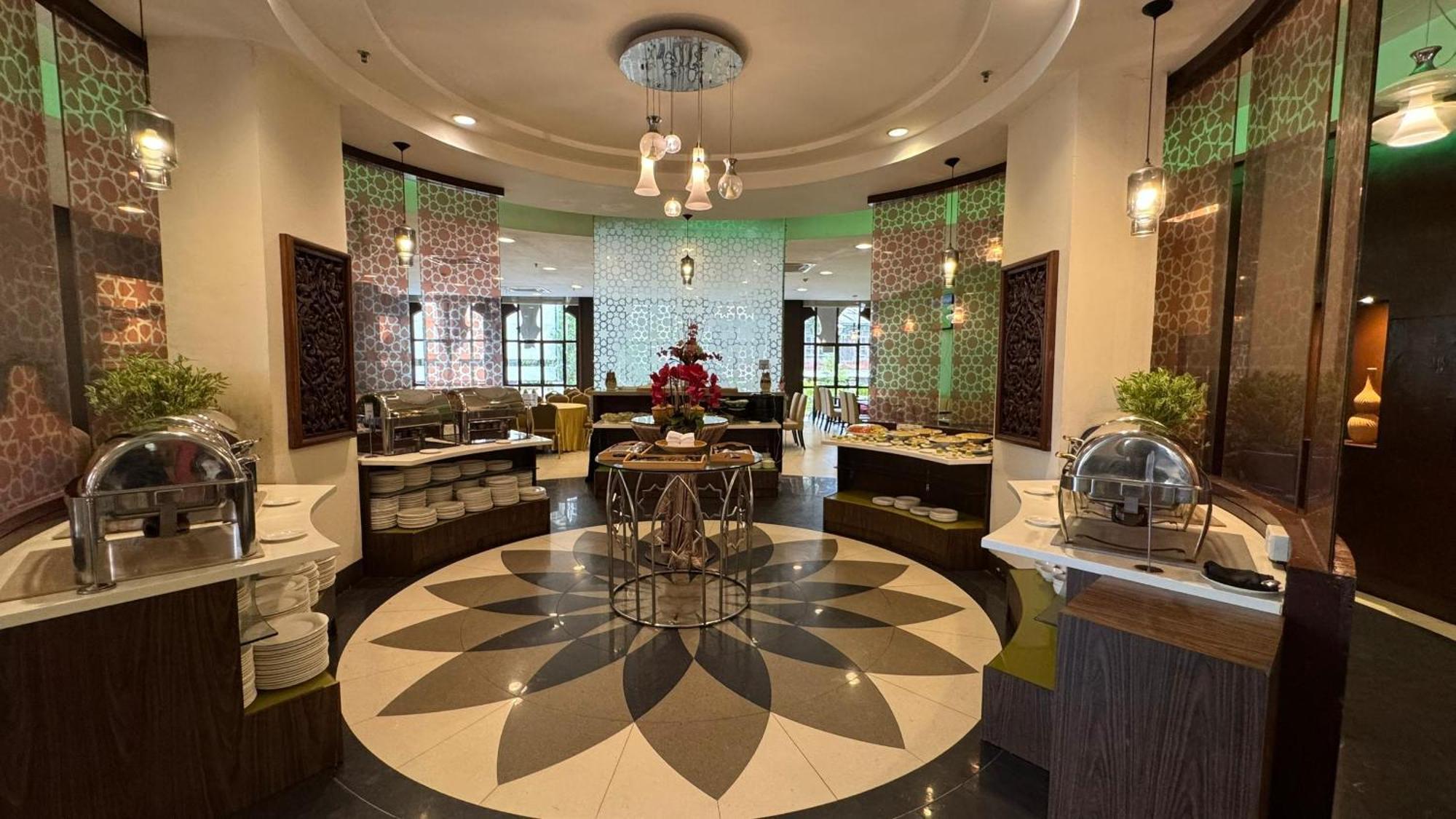 The Grand Puteri Hotel Куала Теренгану Екстериор снимка