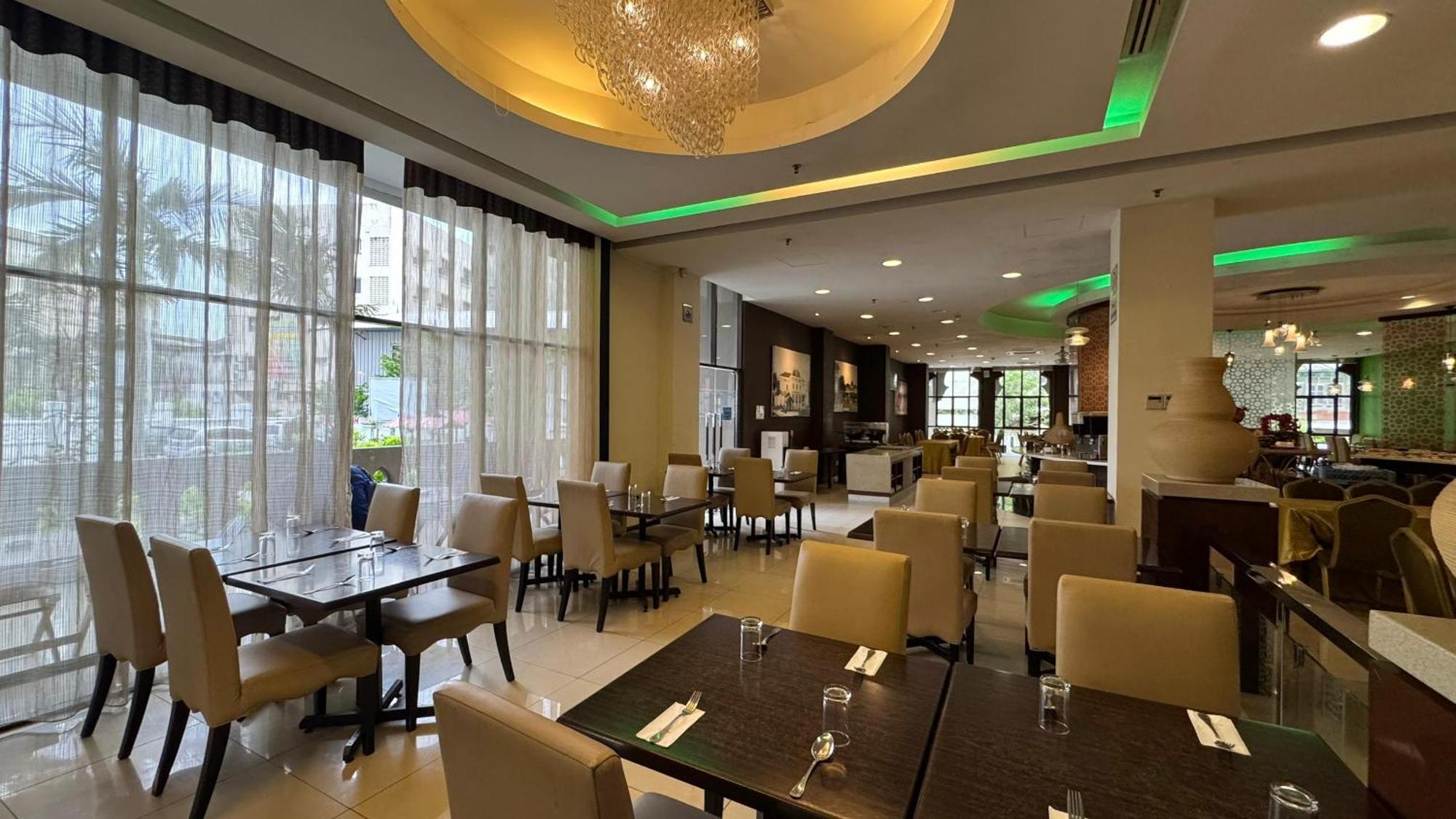 The Grand Puteri Hotel Куала Теренгану Екстериор снимка