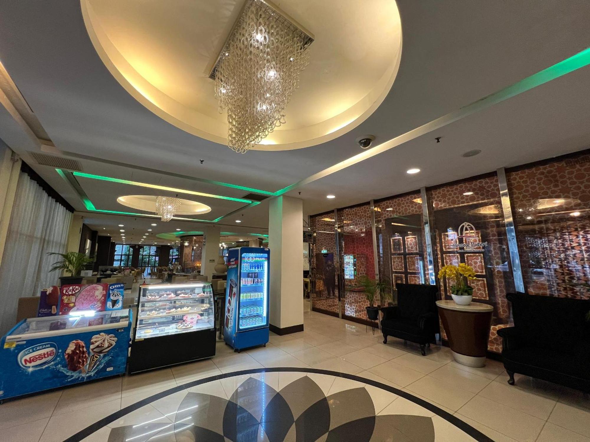The Grand Puteri Hotel Куала Теренгану Екстериор снимка