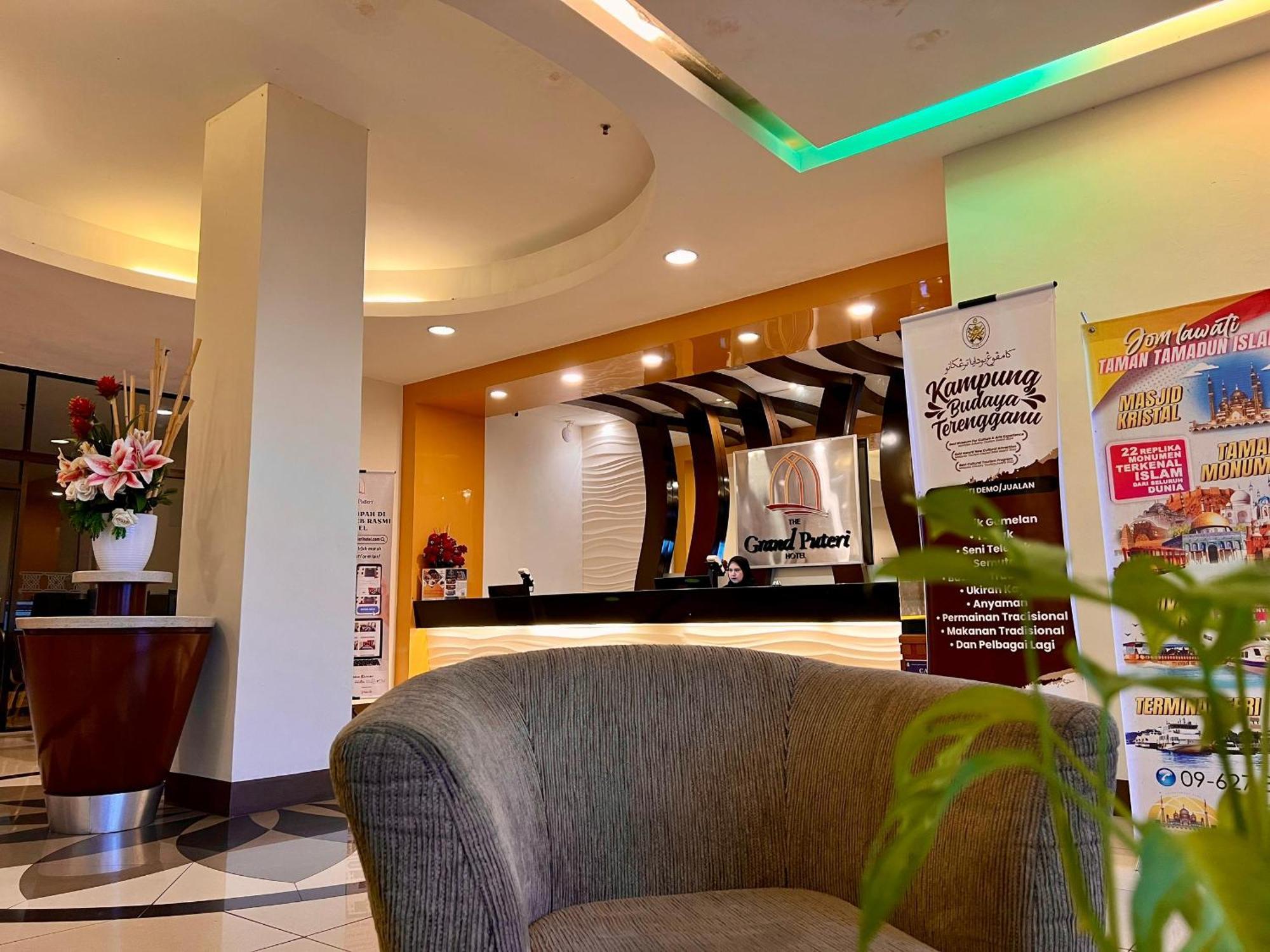 The Grand Puteri Hotel Куала Теренгану Екстериор снимка