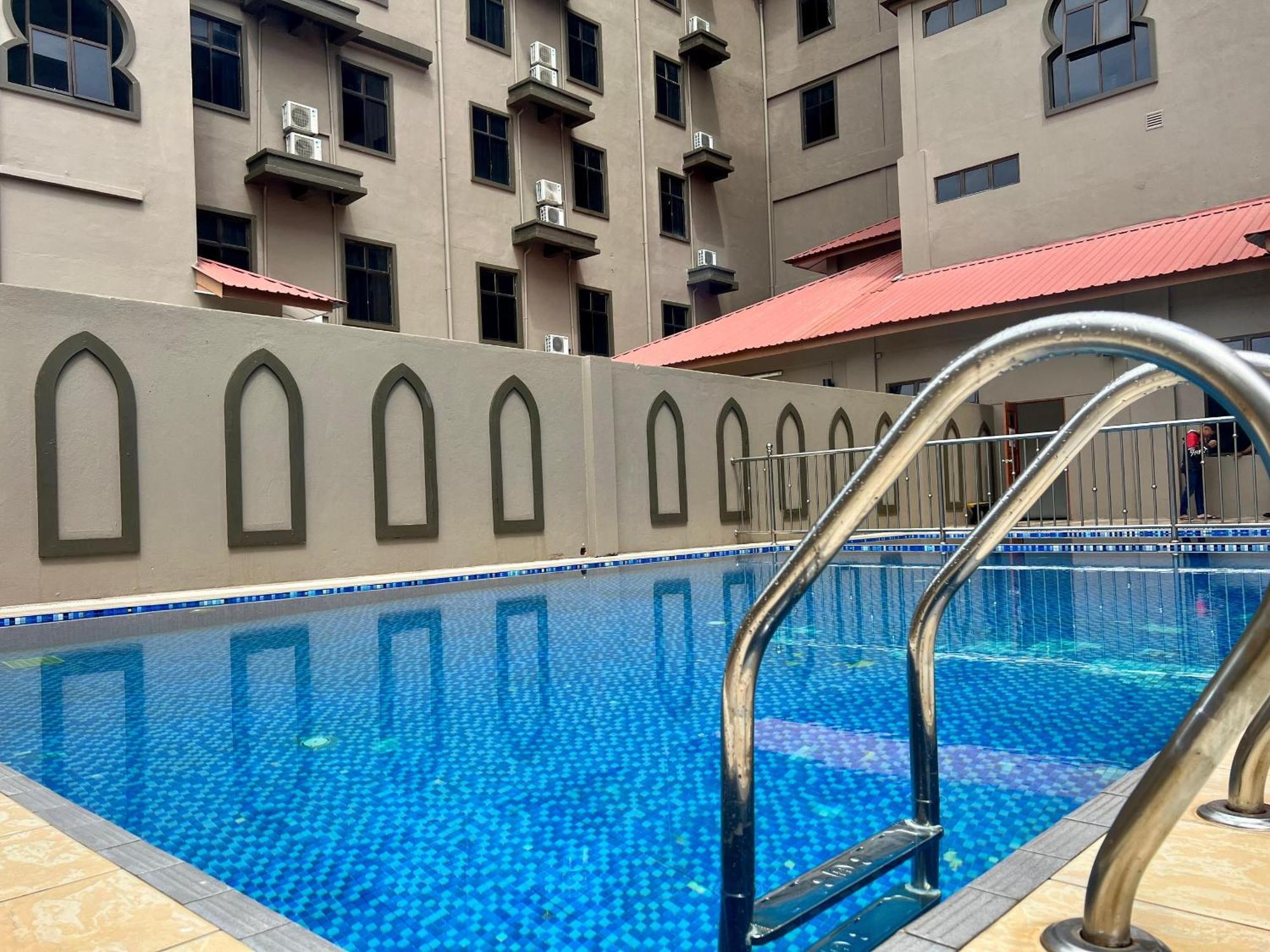 The Grand Puteri Hotel Куала Теренгану Екстериор снимка