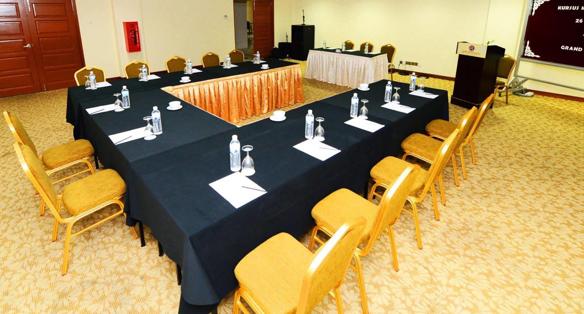 The Grand Puteri Hotel Куала Теренгану Екстериор снимка